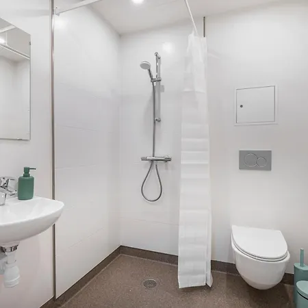 Kragsbjerggaard Hotel *